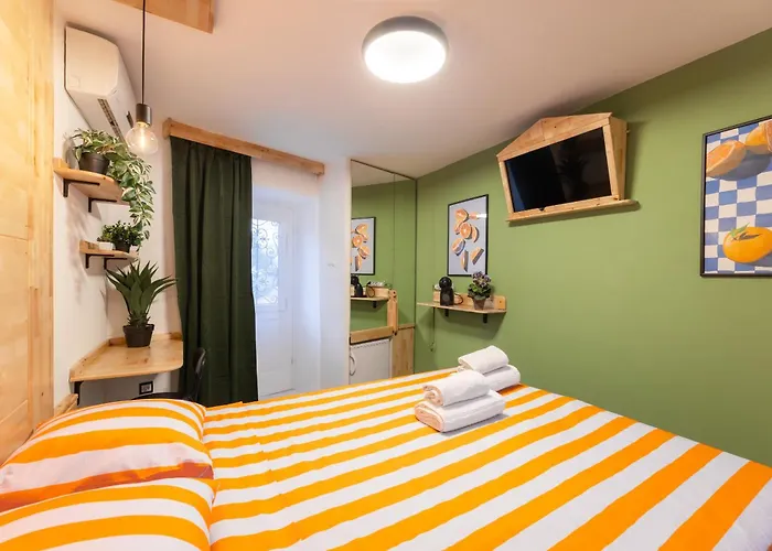 Studio Apartment & Room Split-Two Different Units!
