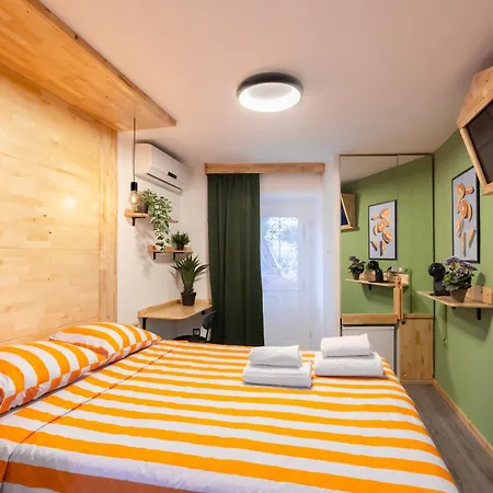 Studio Apartment & Room Split-Two Different Units! Exterior photo