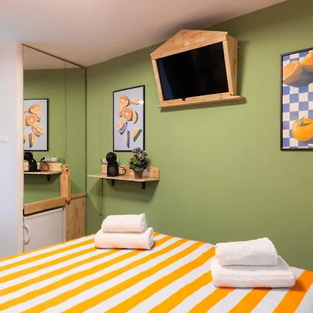 Studio Apartment & Room Split-Two Different Units! Exterior photo